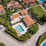 Luxurious Volme199 * Banjole
