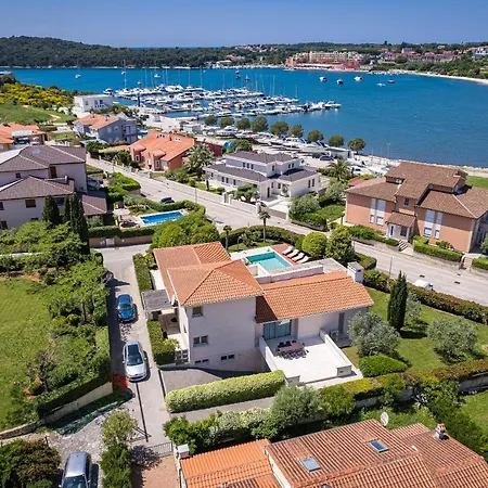 Villa Luxurious Volme199 *